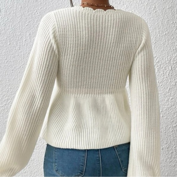 Cream V-Neck Tie Sweater Size Small - Picture 2 of 5